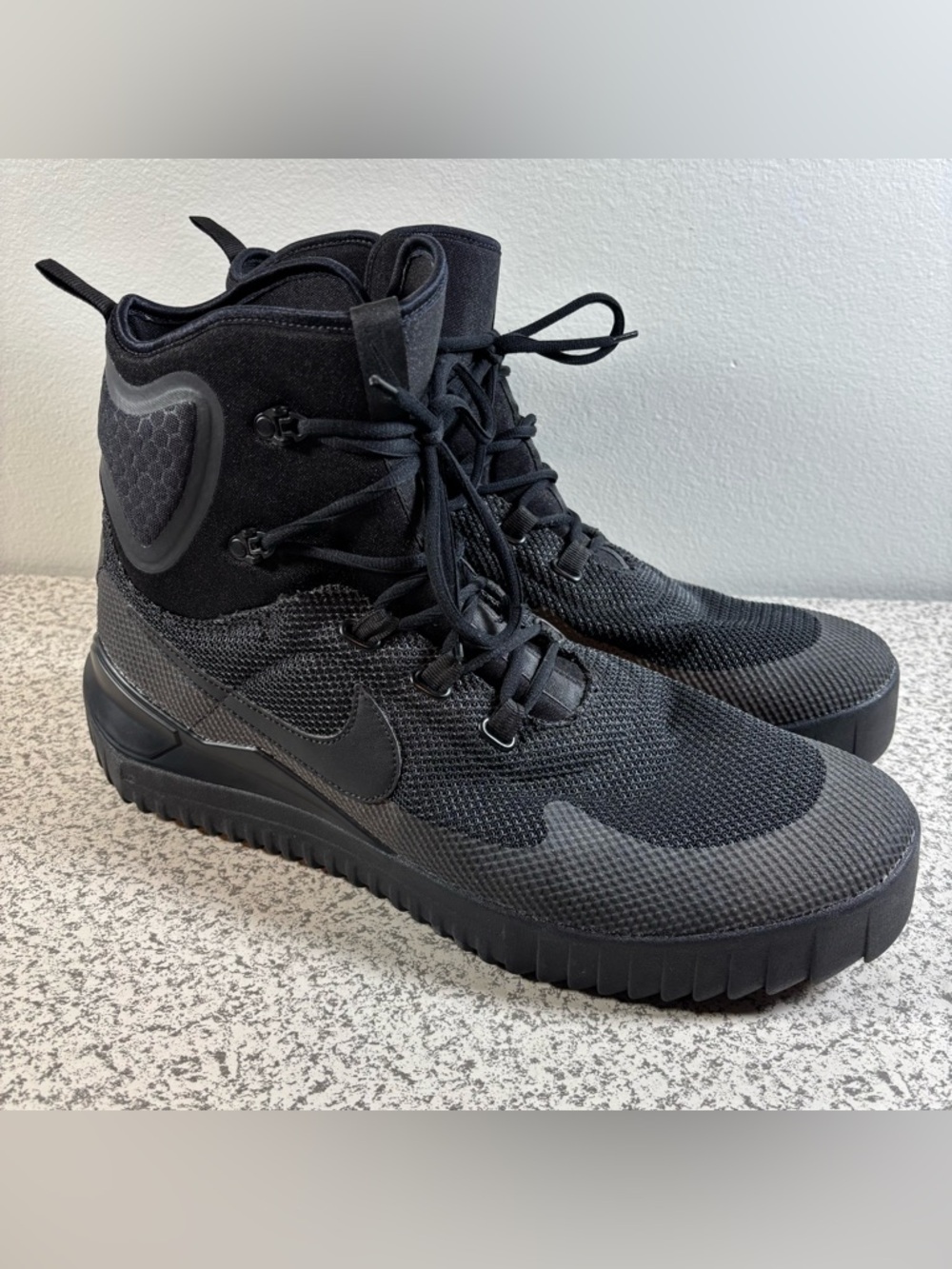 Nike Air Wild Mid Men's Size 15 Trail Sneaker Boots Triple Black 916819-001 EUC